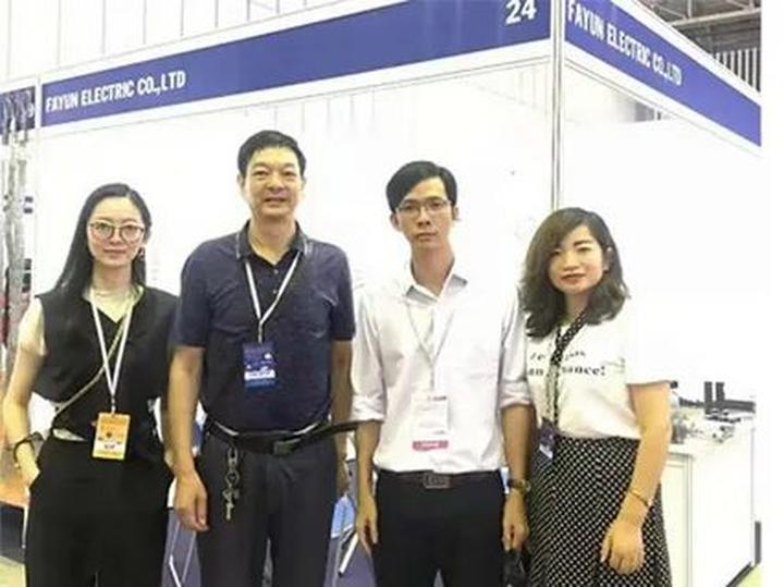 HOT: Camera siêu zoom “bóc” - Cảm hứng video marketing từ Hotspot Matrix